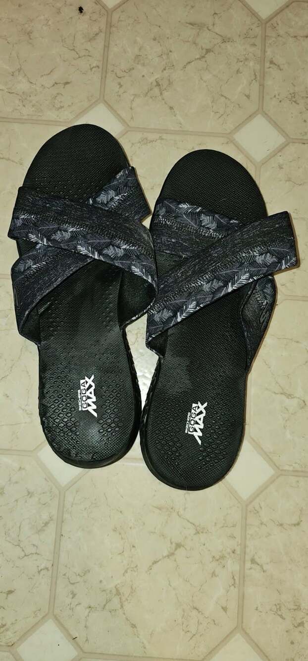 Skechers Goga Max Cross Strap Slide Sandals Black Gray Size 11